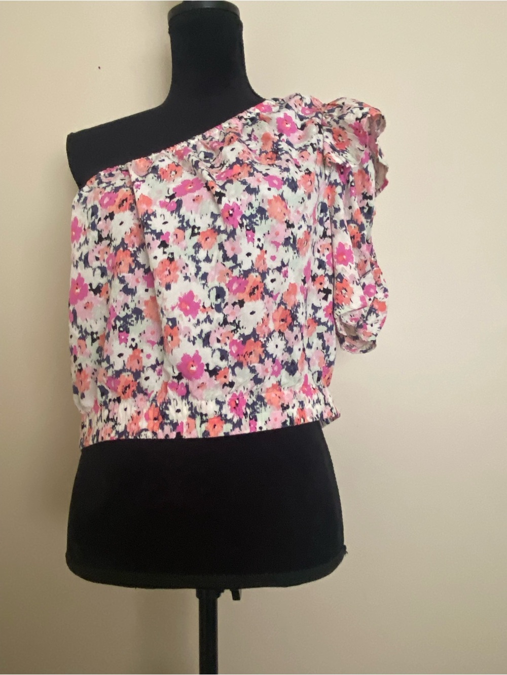 Universal Thread Pink & Coral Floral One-Shoulder Crop Top